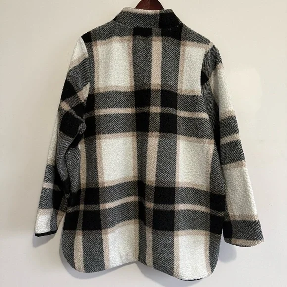 Oversized Plaid Quarter-Zip Cozy Fleece Sweater - Picture 3 of 7
